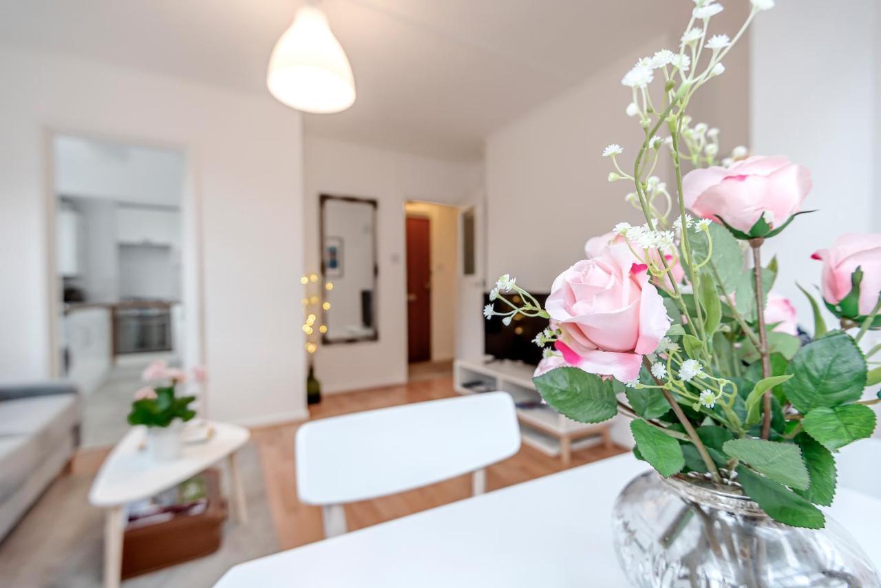Modern One Bedroom Victoria Apartment Londra Esterno foto